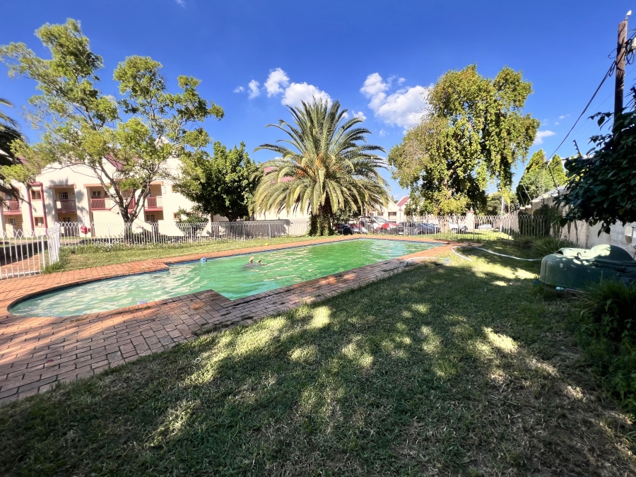 2 Bedroom Property for Sale in Noordwyk Gauteng