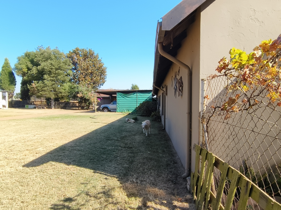 5 Bedroom Property for Sale in Valtaki Gauteng