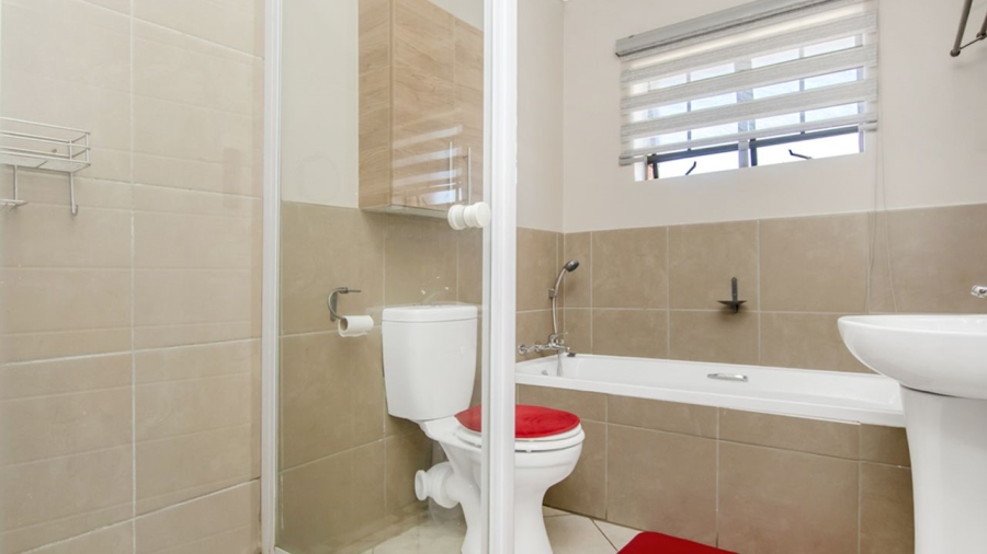 2 Bedroom Property for Sale in Carlswald Gauteng
