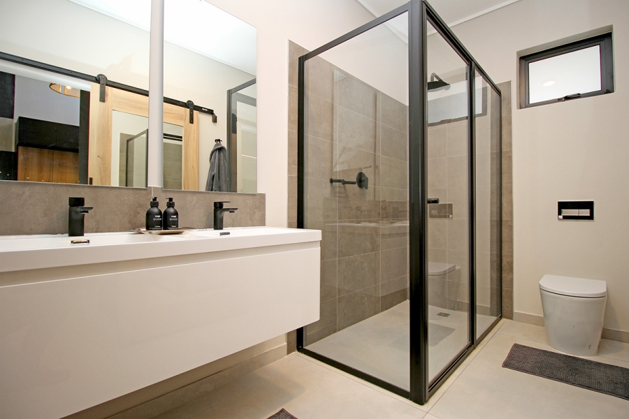1 Bedroom Property for Sale in Hurlingham Gauteng