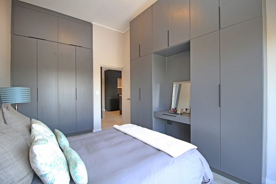 1 Bedroom Property for Sale in Hurlingham Gauteng