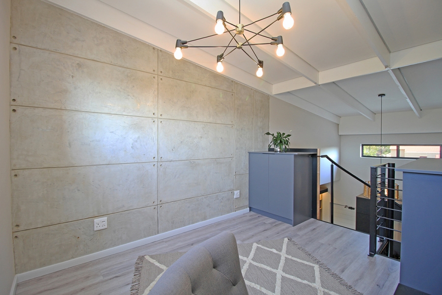 1 Bedroom Property for Sale in Hurlingham Gauteng