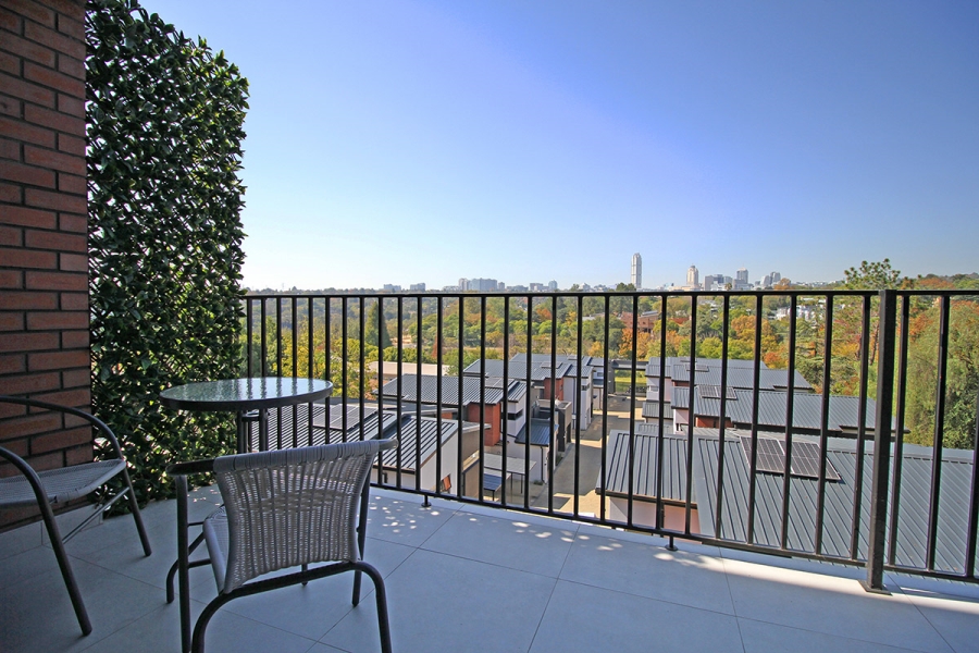 1 Bedroom Property for Sale in Hurlingham Gauteng