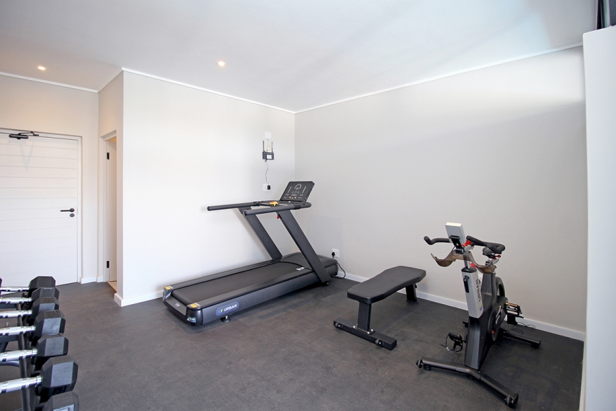 1 Bedroom Property for Sale in Hurlingham Gauteng