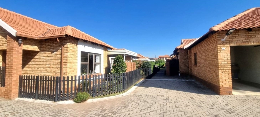 2 Bedroom Property for Sale in Brentwood Park Gauteng