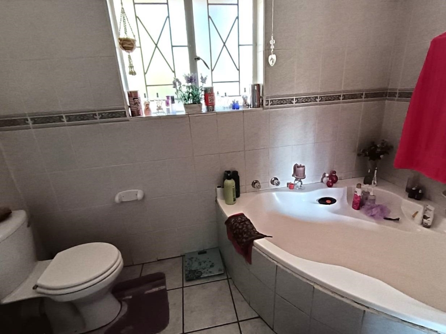 6 Bedroom Property for Sale in Rynfield Gauteng
