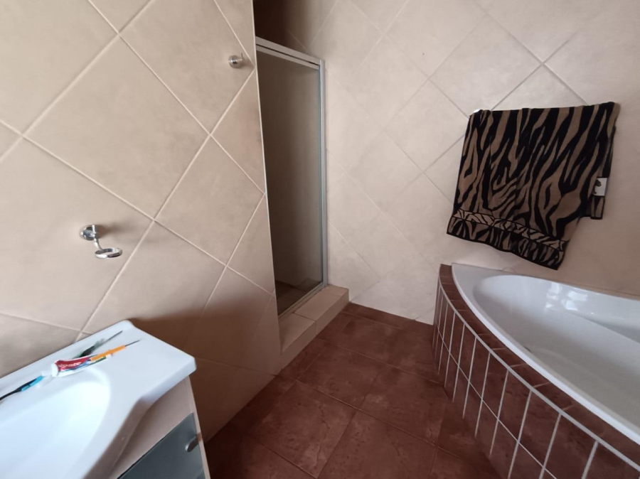 6 Bedroom Property for Sale in Rynfield Gauteng