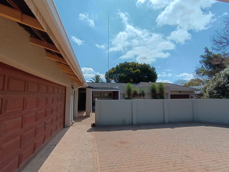 6 Bedroom Property for Sale in Rynfield Gauteng
