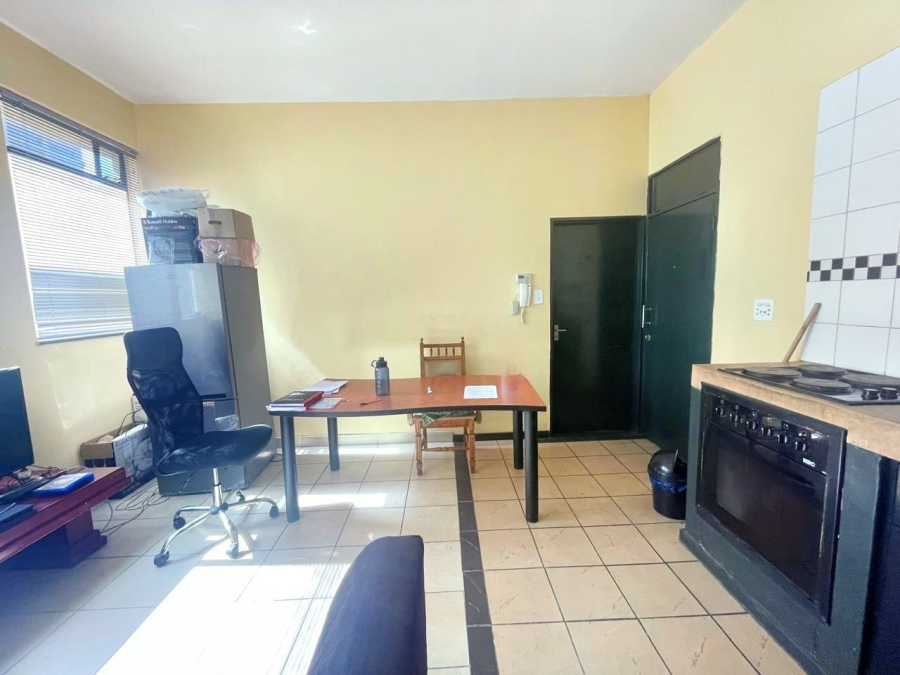 To Let 2 Bedroom Property for Rent in Braamfontein Gauteng