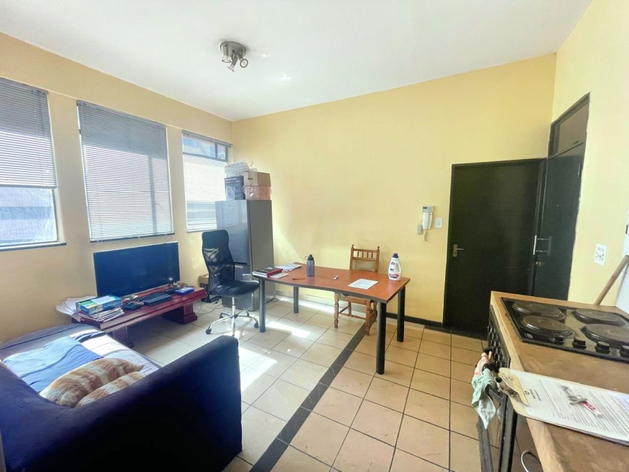 To Let 2 Bedroom Property for Rent in Braamfontein Gauteng