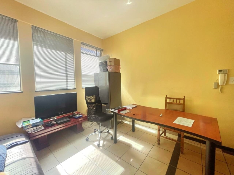To Let 2 Bedroom Property for Rent in Braamfontein Gauteng