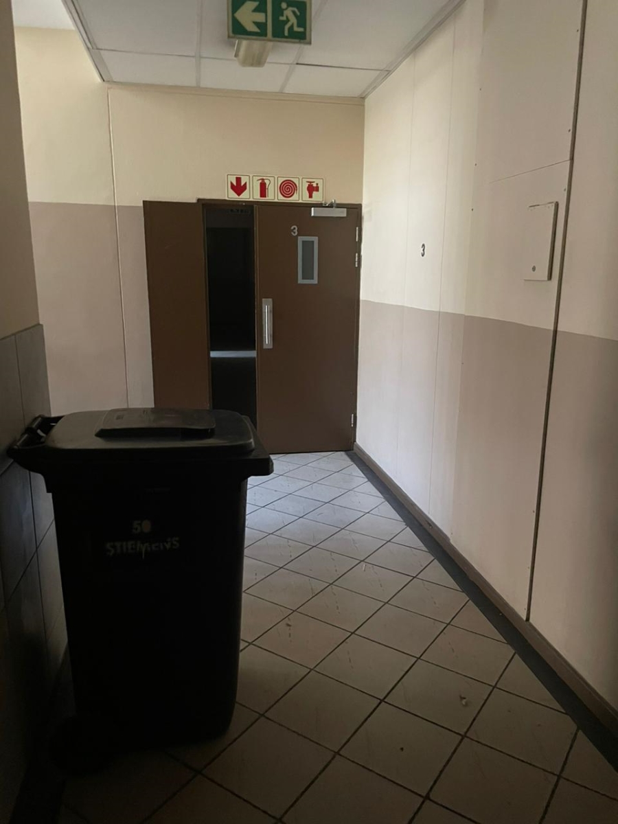 To Let 2 Bedroom Property for Rent in Braamfontein Gauteng