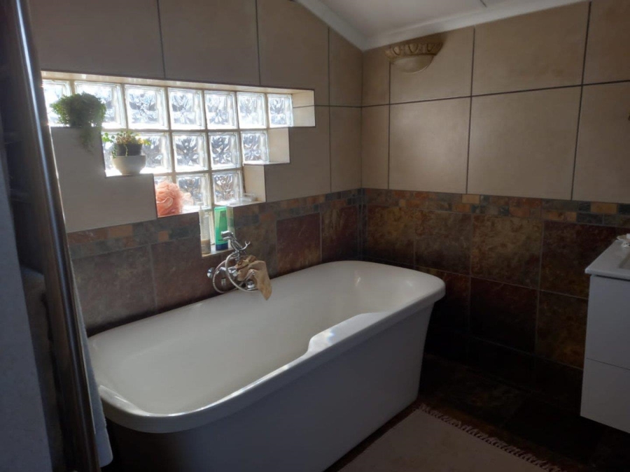 4 Bedroom Property for Sale in Hillside Gauteng
