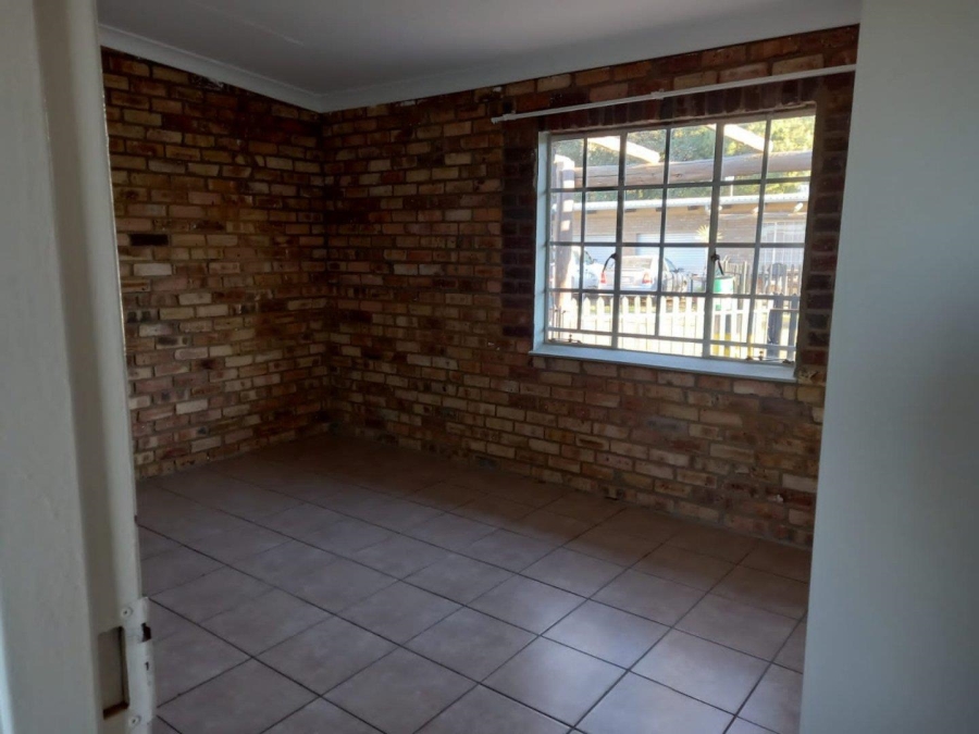 4 Bedroom Property for Sale in Hillside Gauteng