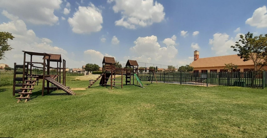 2 Bedroom Property for Sale in Kosmosdal Gauteng
