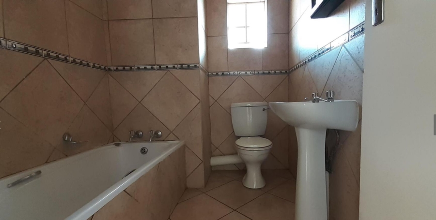 2 Bedroom Property for Sale in Kosmosdal Gauteng