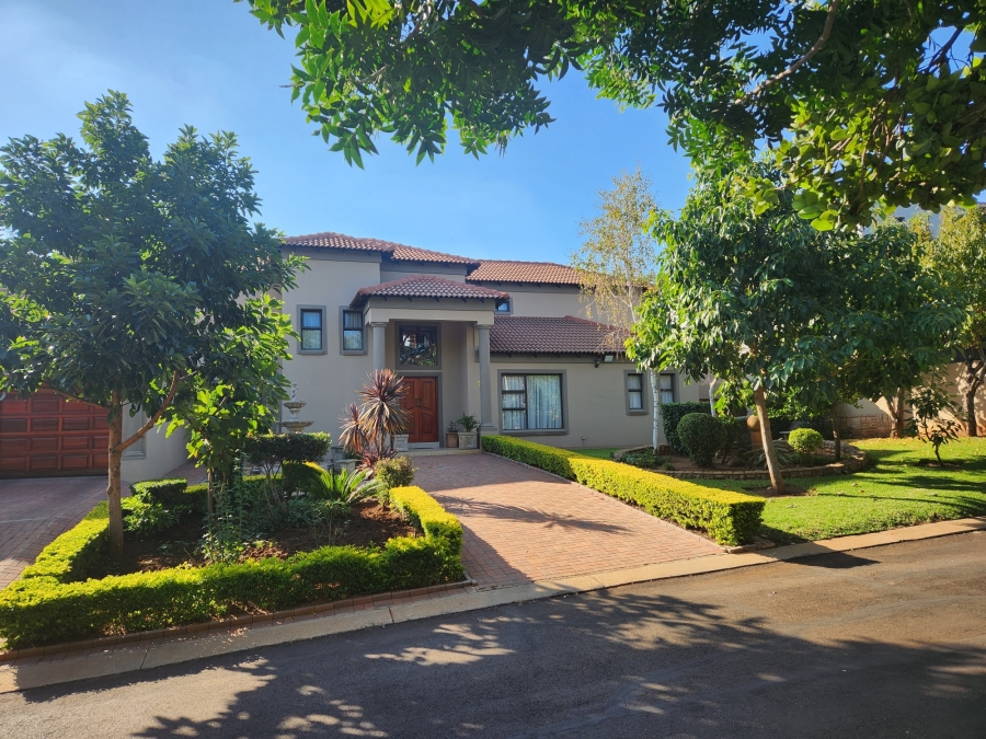 4 Bedroom Property for Sale in Faerie Glen Gauteng
