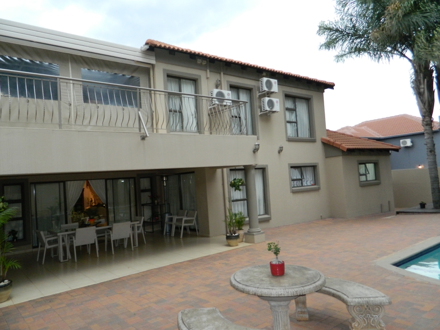 4 Bedroom Property for Sale in Faerie Glen Gauteng