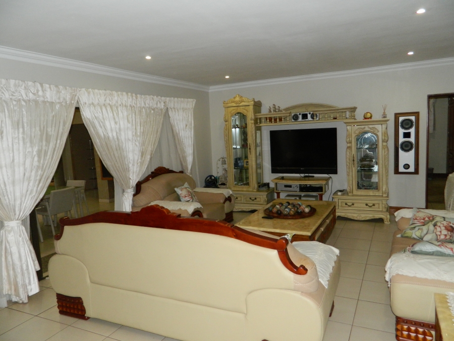 4 Bedroom Property for Sale in Faerie Glen Gauteng