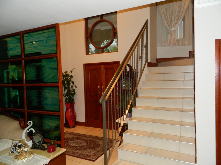 4 Bedroom Property for Sale in Faerie Glen Gauteng