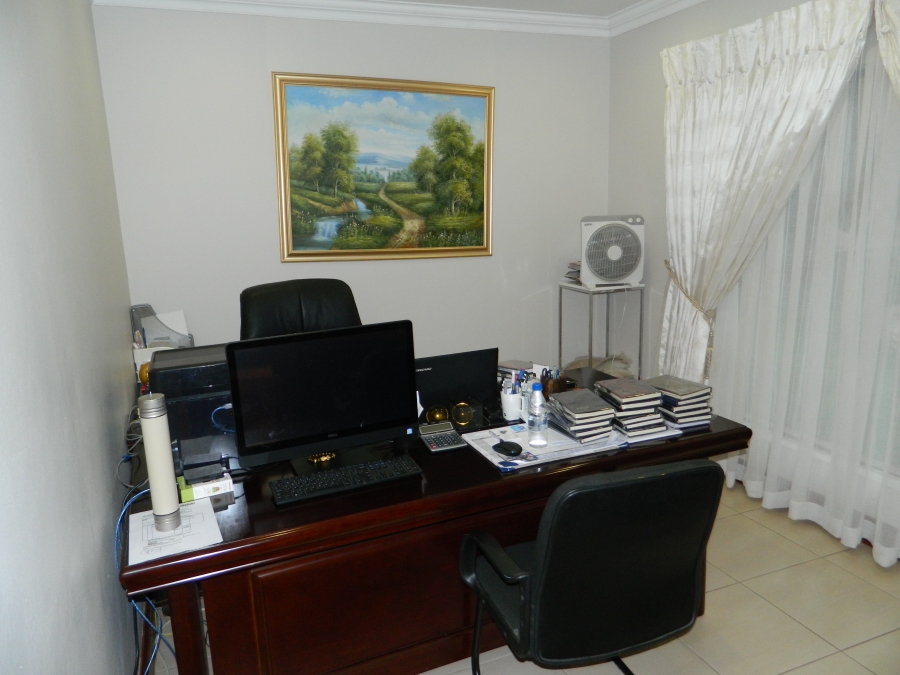 4 Bedroom Property for Sale in Faerie Glen Gauteng