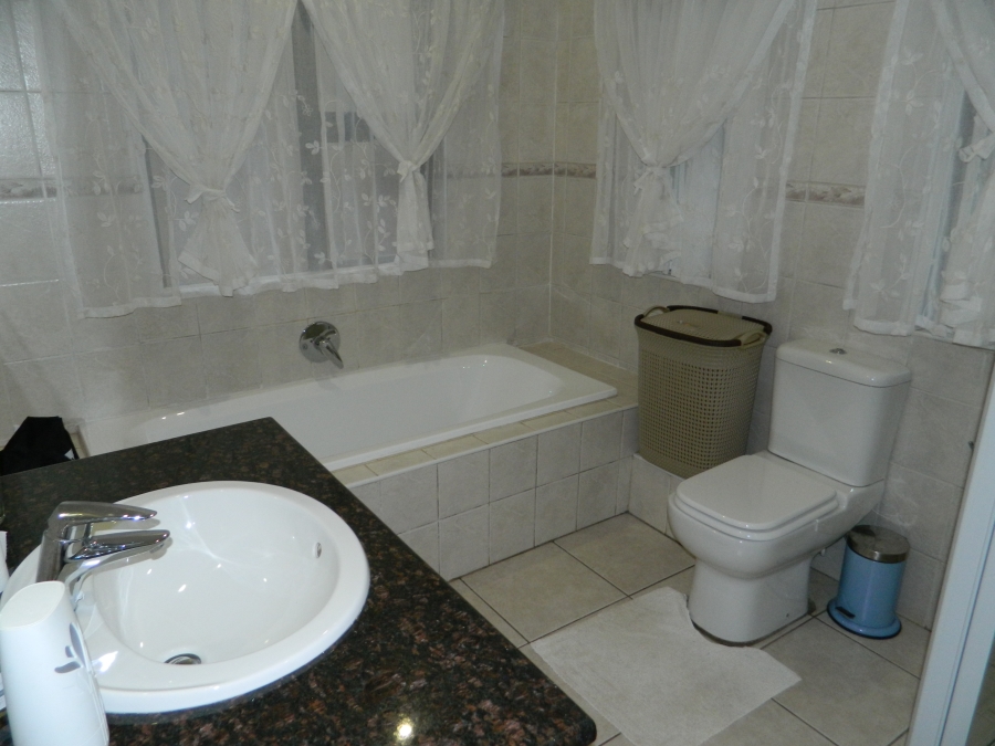 4 Bedroom Property for Sale in Faerie Glen Gauteng
