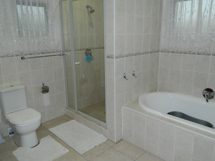 4 Bedroom Property for Sale in Faerie Glen Gauteng