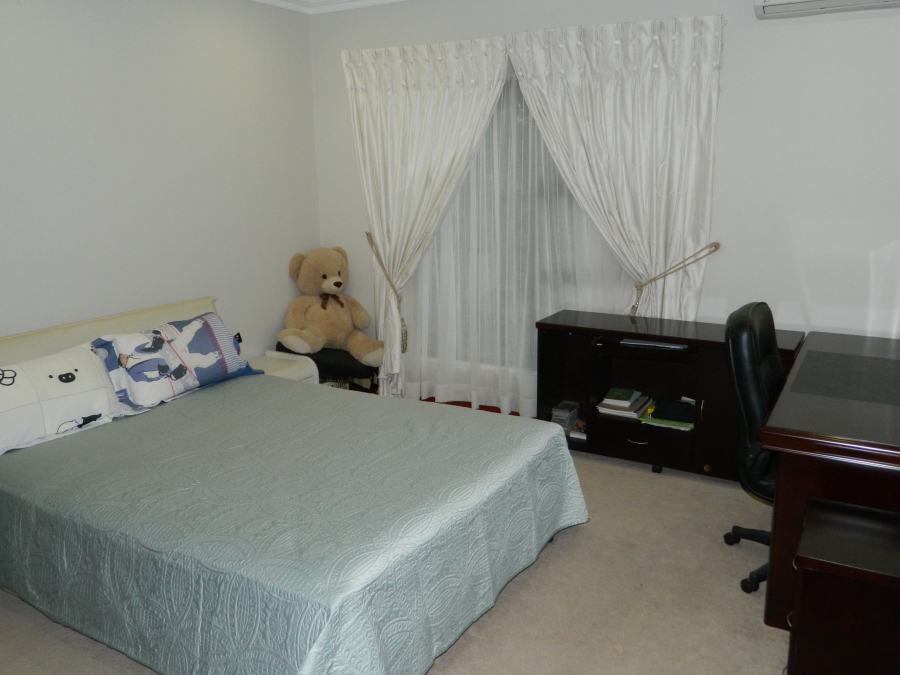 4 Bedroom Property for Sale in Faerie Glen Gauteng