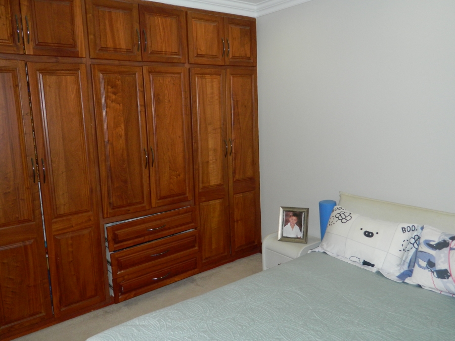 4 Bedroom Property for Sale in Faerie Glen Gauteng
