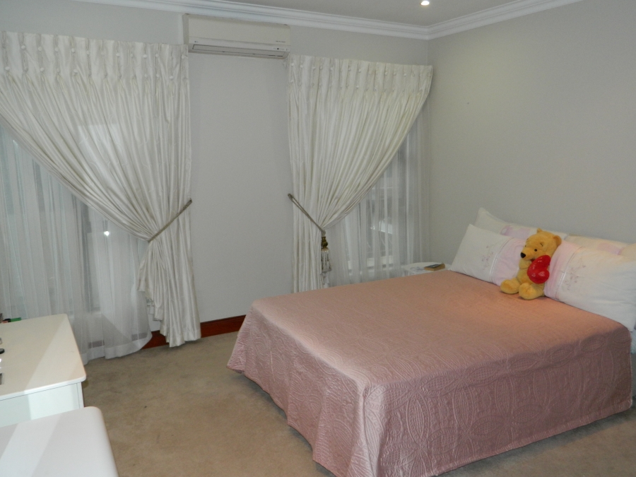 4 Bedroom Property for Sale in Faerie Glen Gauteng