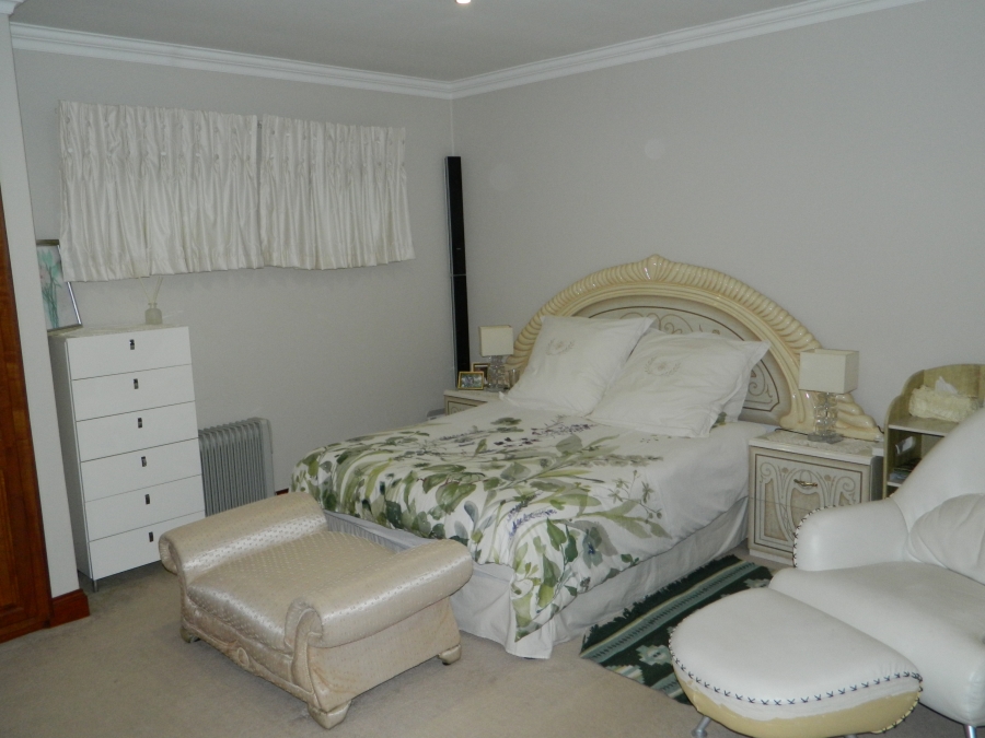 4 Bedroom Property for Sale in Faerie Glen Gauteng