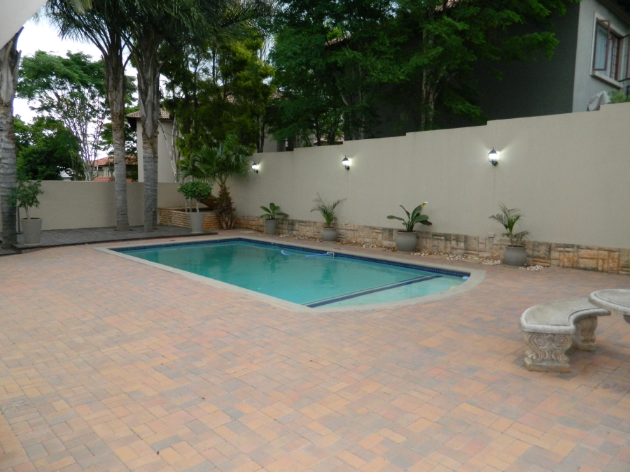 4 Bedroom Property for Sale in Faerie Glen Gauteng