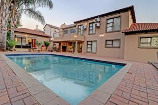 4 Bedroom Property for Sale in Faerie Glen Gauteng