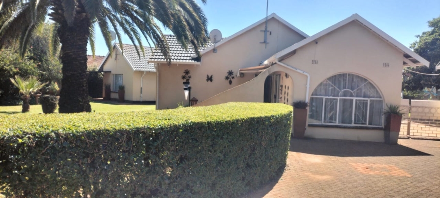 3 Bedroom Property for Sale in Helikonpark Gauteng