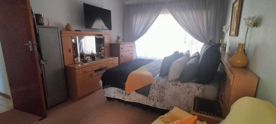 3 Bedroom Property for Sale in Helikonpark Gauteng