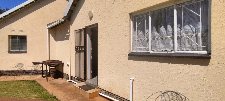 3 Bedroom Property for Sale in Helikonpark Gauteng