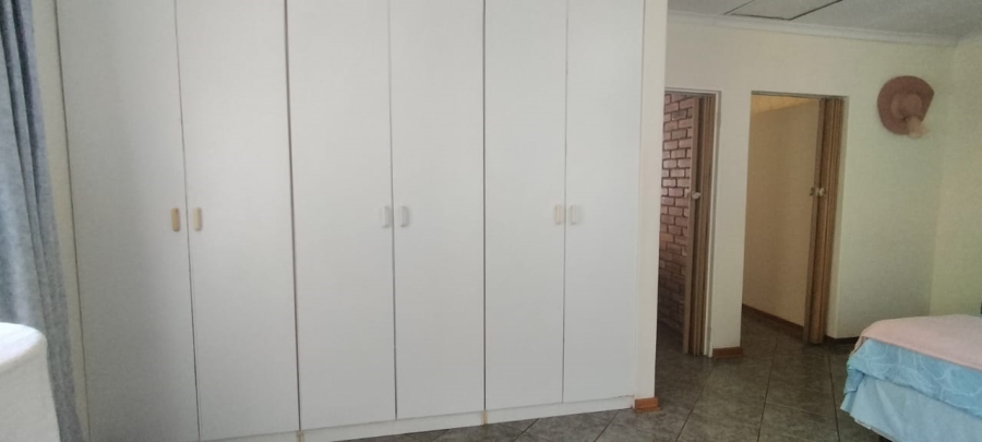 3 Bedroom Property for Sale in Helikonpark Gauteng