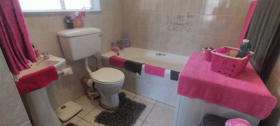 3 Bedroom Property for Sale in Helikonpark Gauteng
