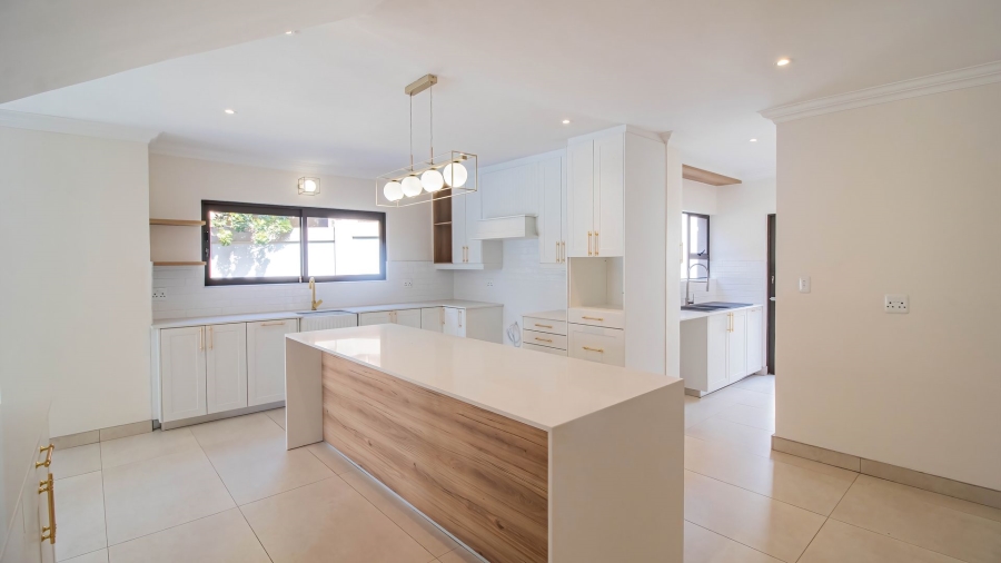 5 Bedroom Property for Sale in Aspen Hills Gauteng