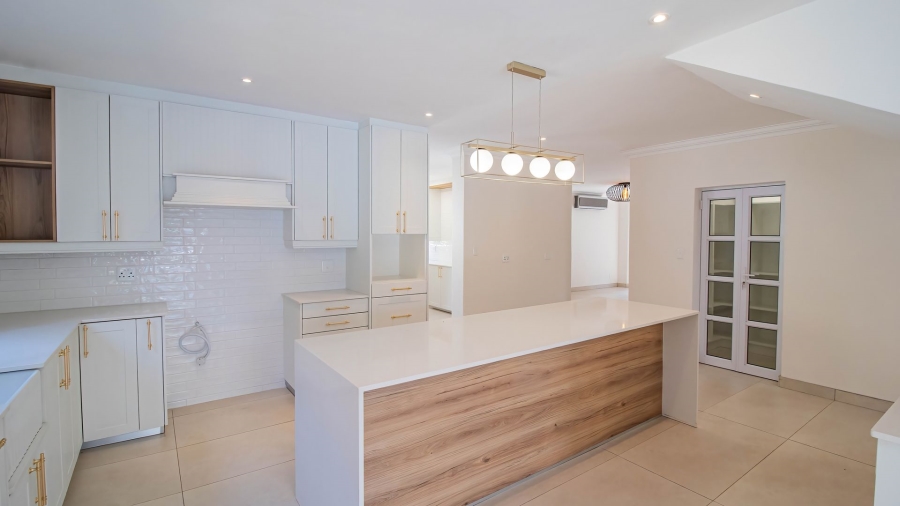 5 Bedroom Property for Sale in Aspen Hills Gauteng