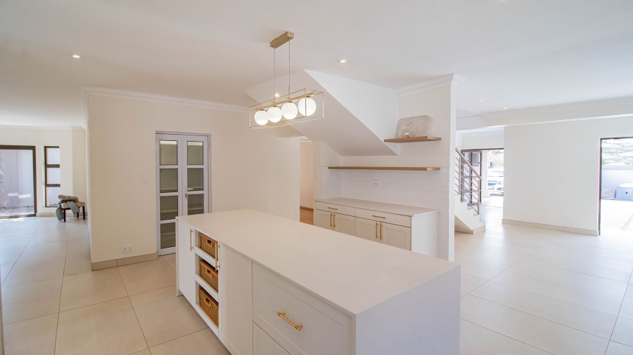 5 Bedroom Property for Sale in Aspen Hills Gauteng