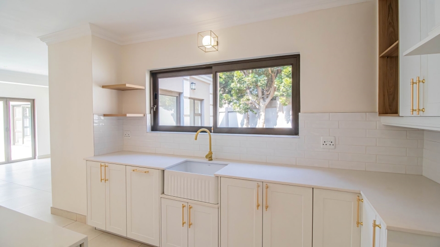 5 Bedroom Property for Sale in Aspen Hills Gauteng