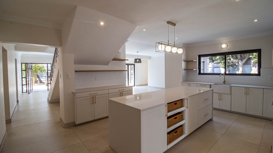 5 Bedroom Property for Sale in Aspen Hills Gauteng
