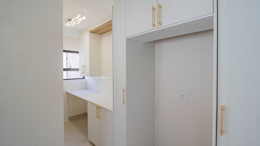5 Bedroom Property for Sale in Aspen Hills Gauteng