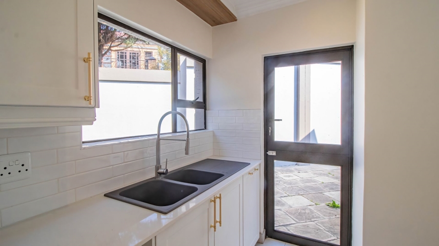 5 Bedroom Property for Sale in Aspen Hills Gauteng