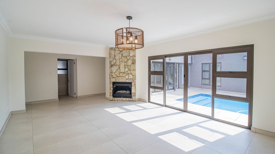 5 Bedroom Property for Sale in Aspen Hills Gauteng
