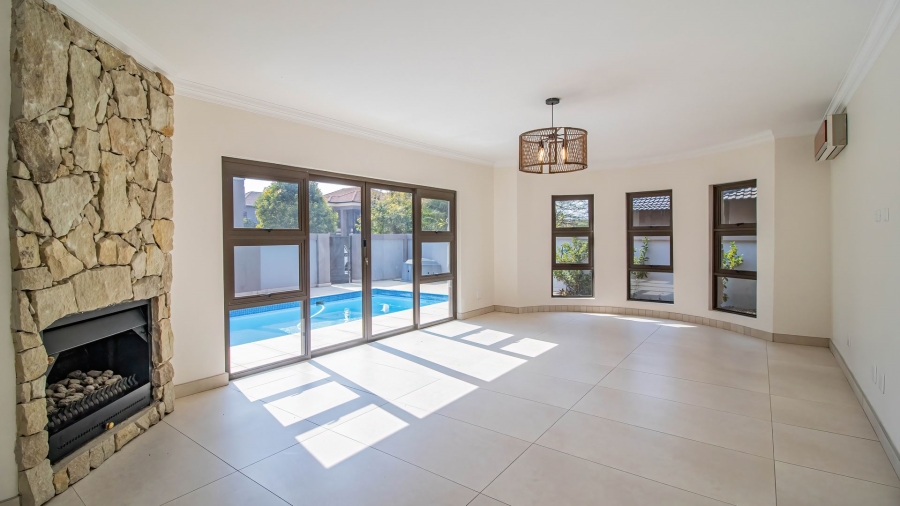 5 Bedroom Property for Sale in Aspen Hills Gauteng