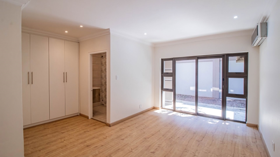 5 Bedroom Property for Sale in Aspen Hills Gauteng