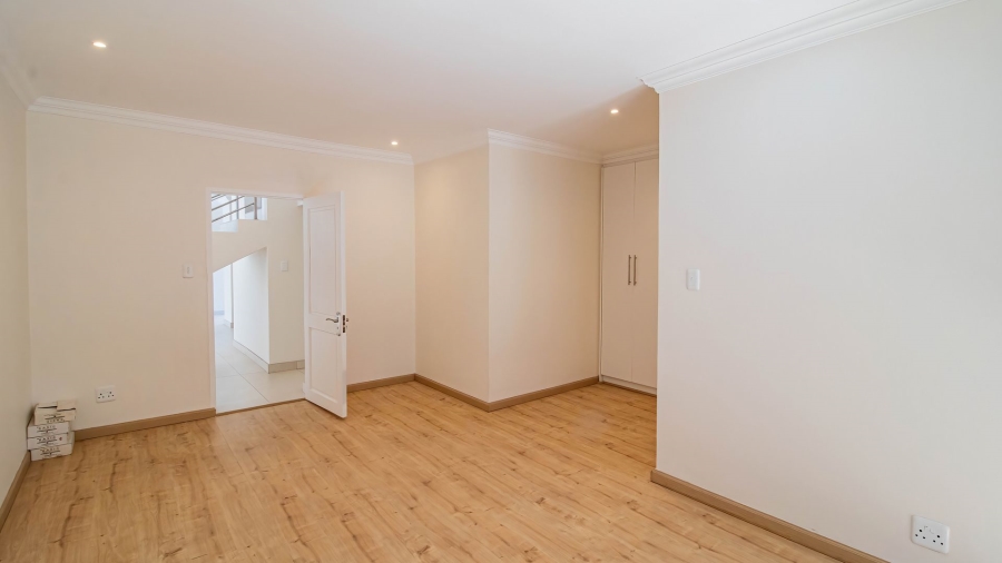 5 Bedroom Property for Sale in Aspen Hills Gauteng