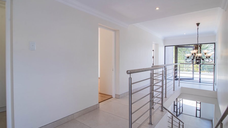 5 Bedroom Property for Sale in Aspen Hills Gauteng